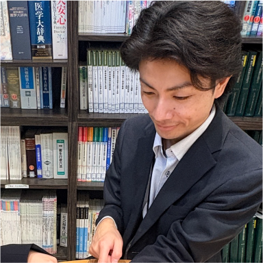 社会福祉士養成科（通学）専任教員中村賢治先生が教えている