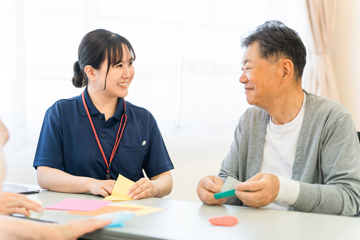地域支援・外出支援・寄り添う支援風景などの自然な写真